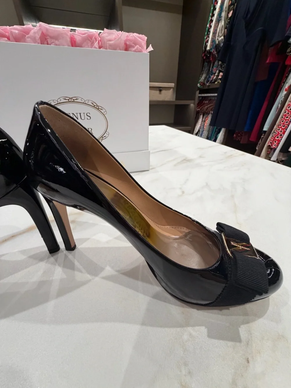 Salvatore Ferragamo Black Patent Vara Bow Pumps with Gold Plate - Picture 4 of 8